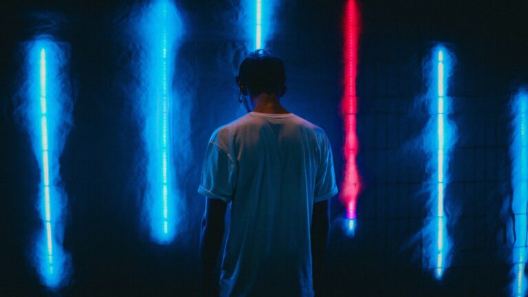 Prosto – ubrania, odzież i dodatki jako symbol miejskiej swobody i stylu